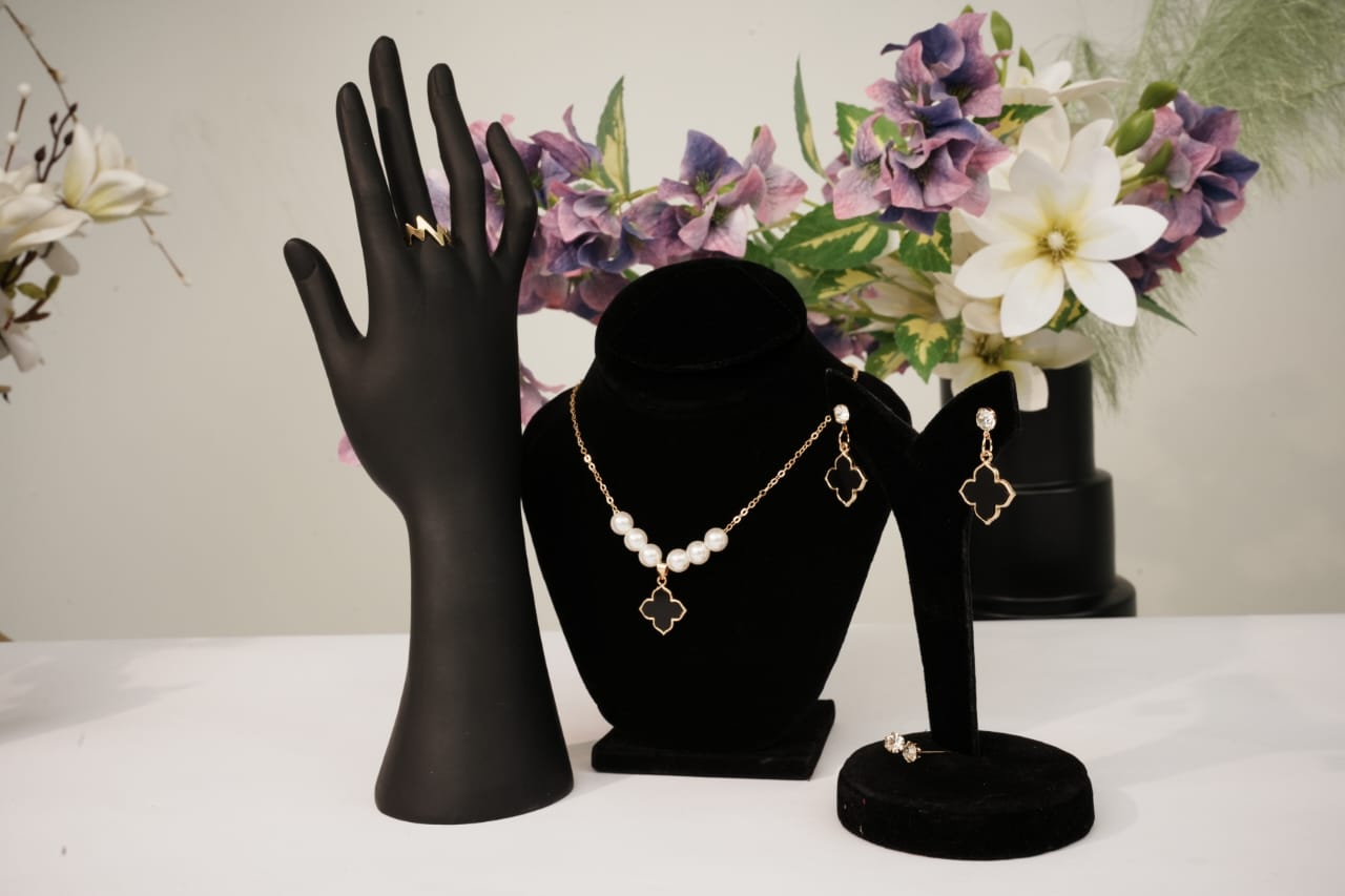 ✨ Elegant Black Clover Pearl Jewelry Set (Necklace, Earrings & Ring)