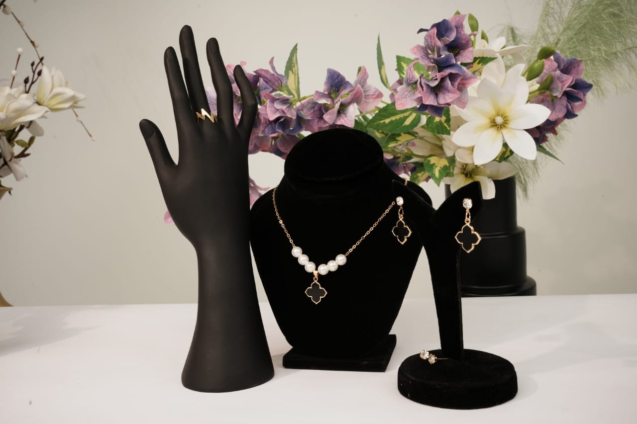 ✨ Elegant Black Clover Pearl Jewelry Set (Necklace, Earrings & Ring)