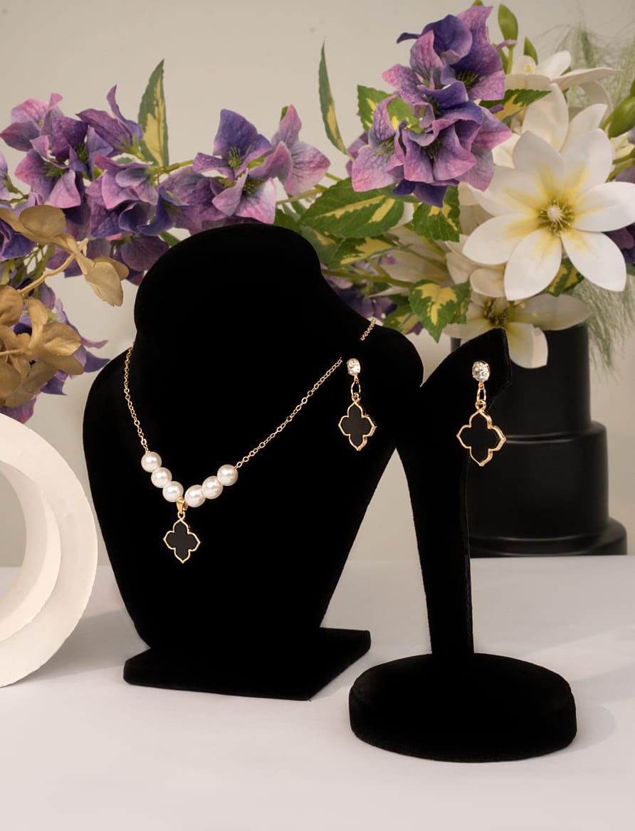 ✨ Elegant Black Clover Pearl Jewelry Set (Necklace, Earrings & Ring)