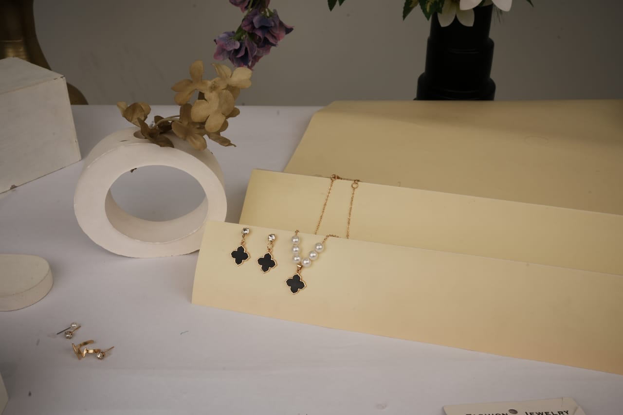 ✨ Elegant Black Clover Pearl Jewelry Set (Necklace, Earrings & Ring)